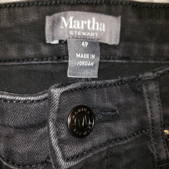 Jeans size 4 with super cute flowers - Picture 3 of 6